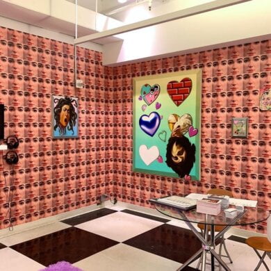 Katelyn Ledford critiques selfie-culture and the superficiality of social media