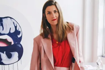 Sara Pope: Critiquing Beauty Standards and Aesthetic Ideals